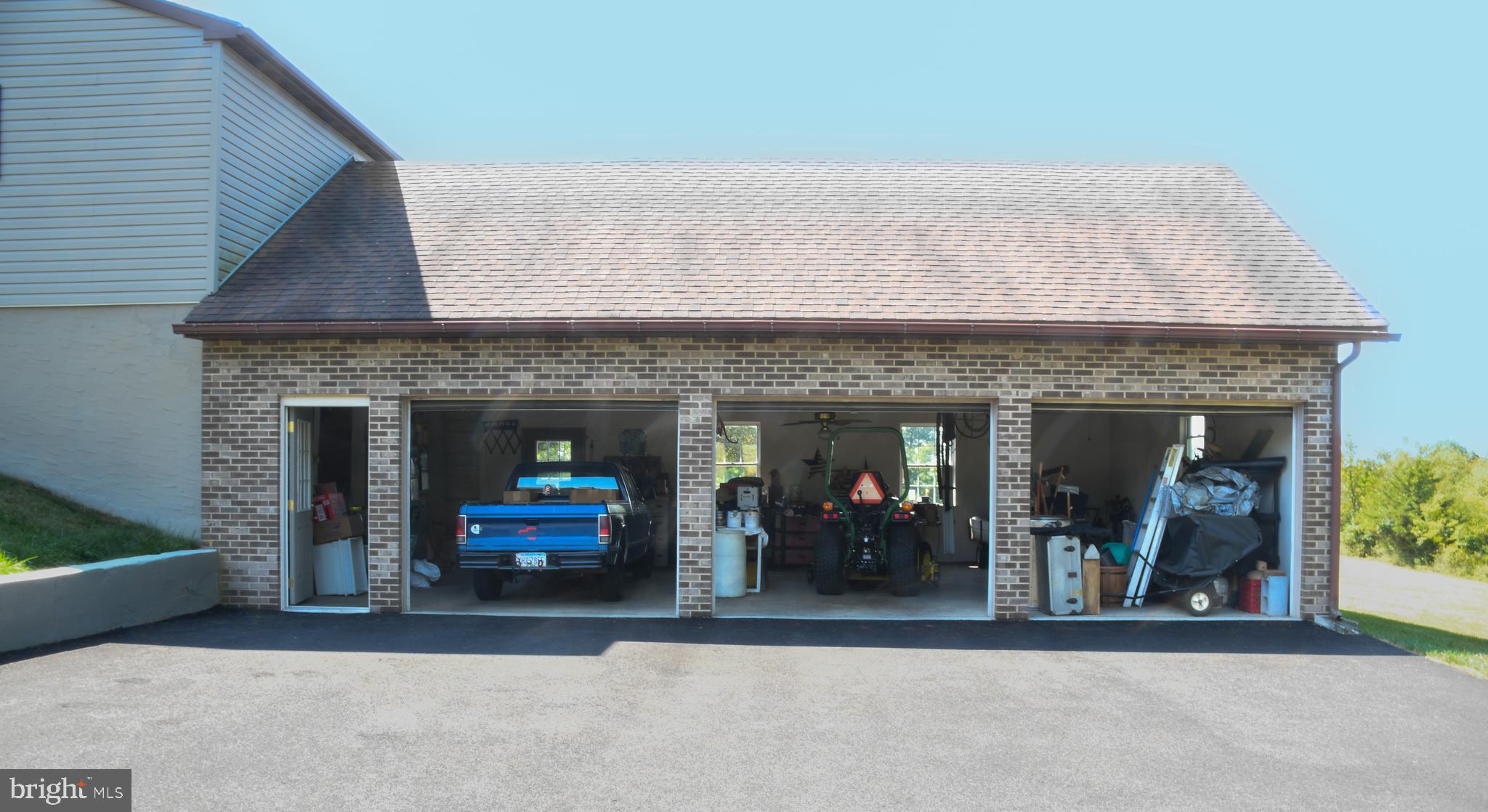 1070 Hilltop Road Leesport, PA 19533 - Photo 25 of 33 Garage