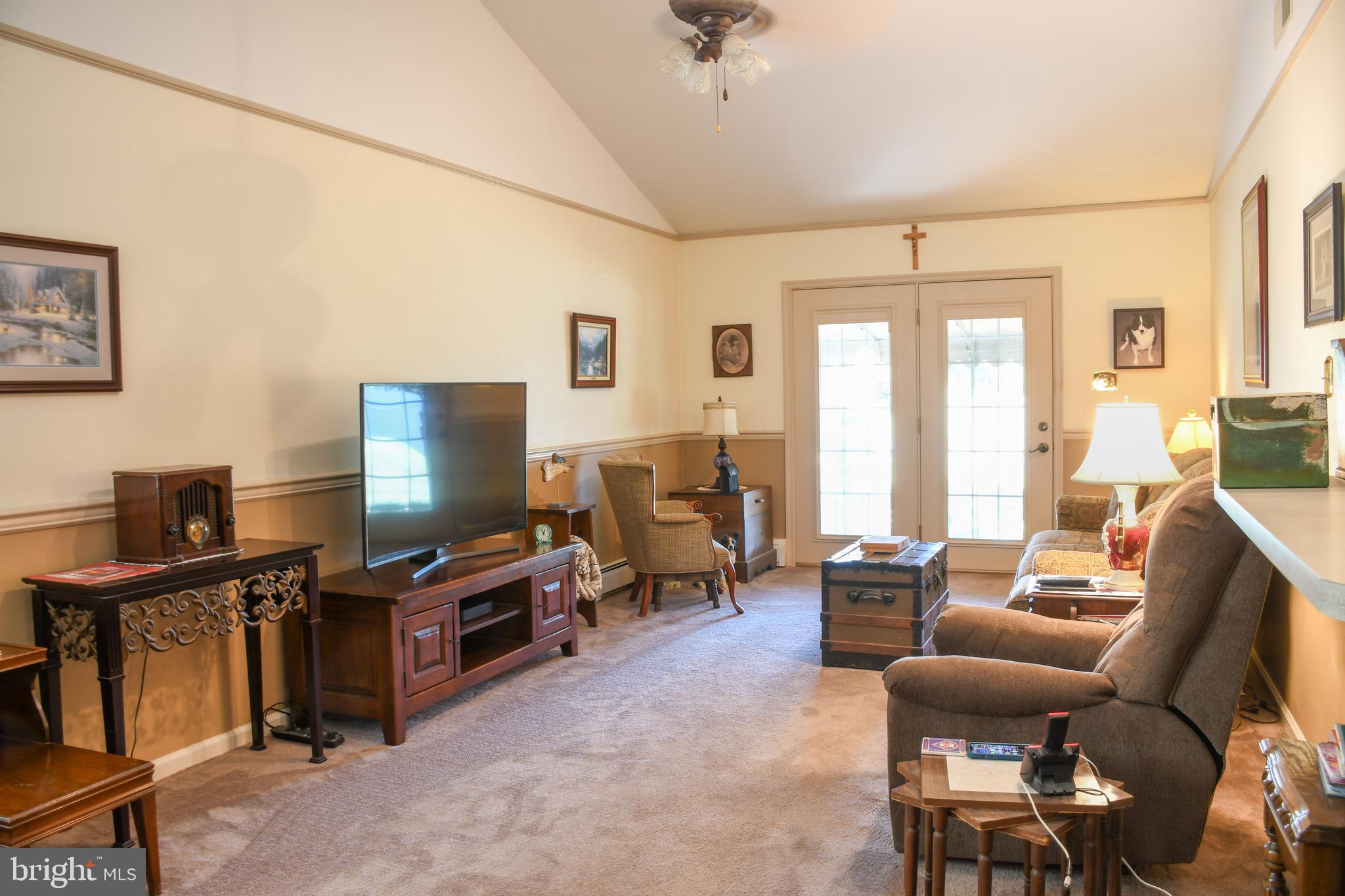 1070 Hilltop Road Leesport, PA 19533 - Photo 3 of 33 Family room
