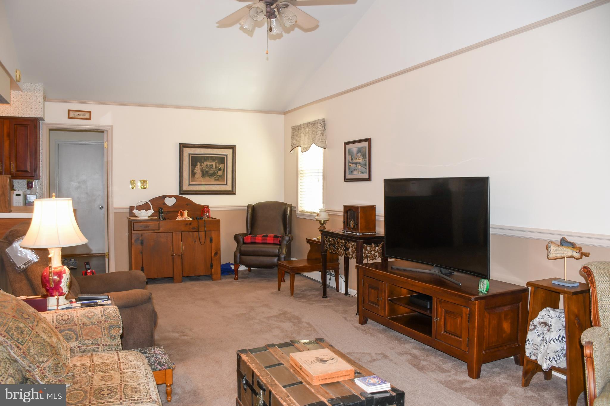 1070 Hilltop Road Leesport, PA 19533 - Photo 4 of 33 Family room