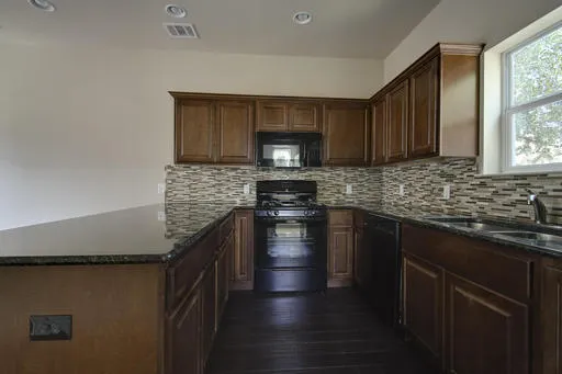 $6,000 | 921 East 37th Street, Unit A&B, Austin, TX 78705