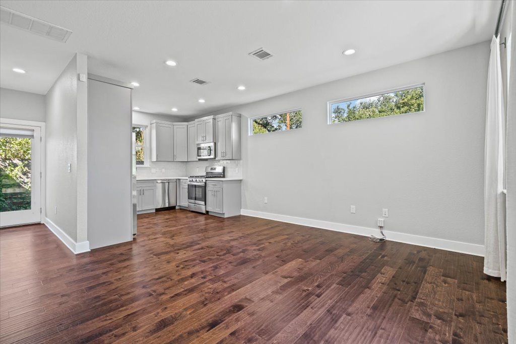 706 Short Kemp Street, Unit 2 Austin, TX 78741 - Photo 5 of 36