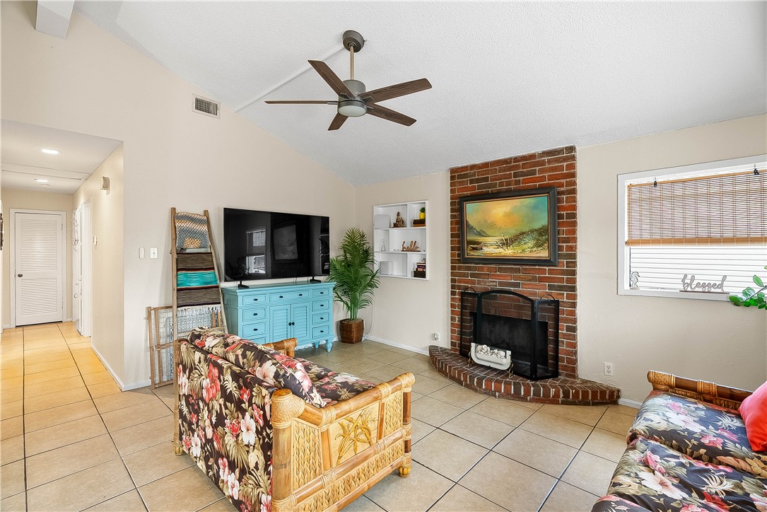 3137 Laguna Shores Road Corpus Christi, TX 78418 - Photo 4 of 20