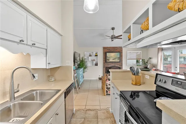 $2,200 | 3137 Laguna Shores Road, Corpus Christi, TX 78418