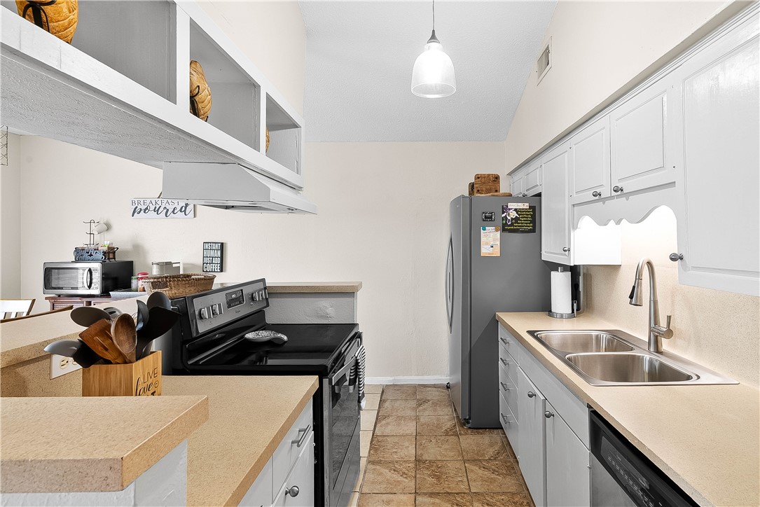 3137 Laguna Shores Road Corpus Christi, TX 78418 - Photo 8 of 20