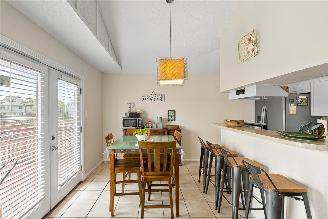 3137 Laguna Shores Road Corpus Christi, TX 78418 - Photo 9 of 20