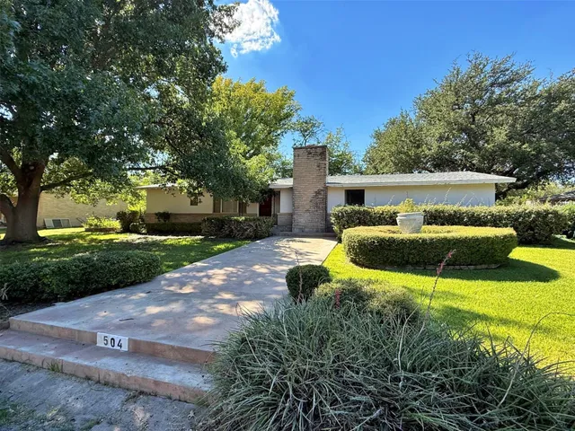 $225,000 | 504 Oak Street, Ozona, TX 76943