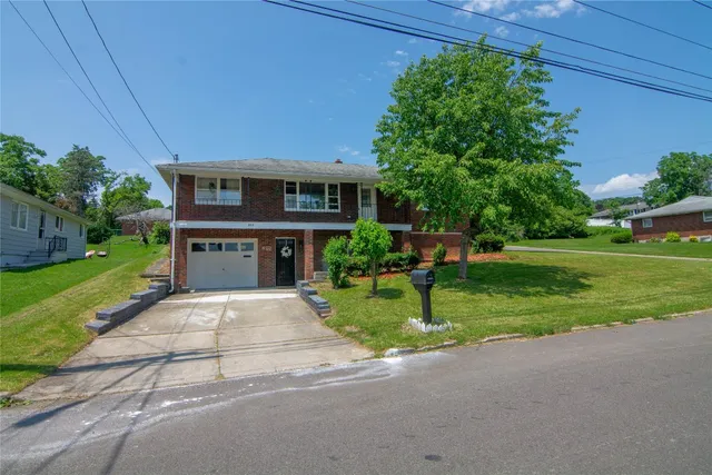 $2,350 | 409 Milan Avenue, Endicott, NY 13760