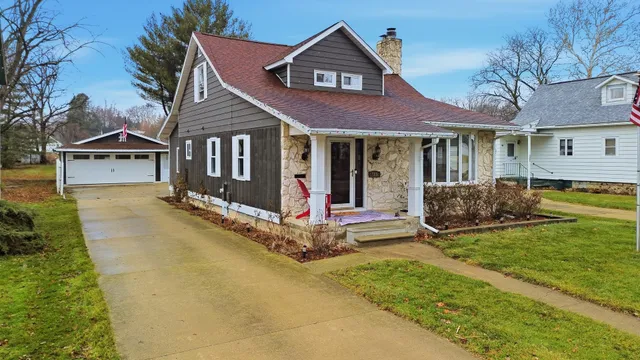 $199,900 | 705 Institute Boulevard, Dixon, IL 61021