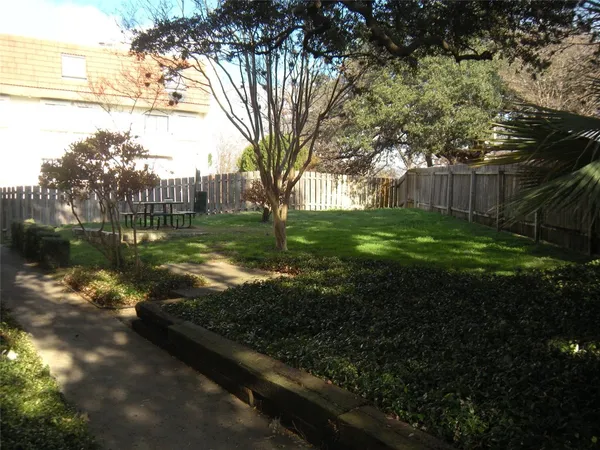 $1,500 | 114 East 31st Street, Unit 106, Austin, TX 78705