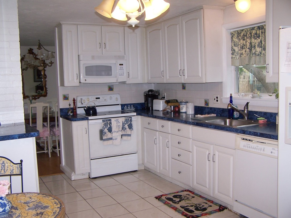 11 Bantry Road Framingham, MA 01701 - Photo 3 of 5 Gallery Image 3