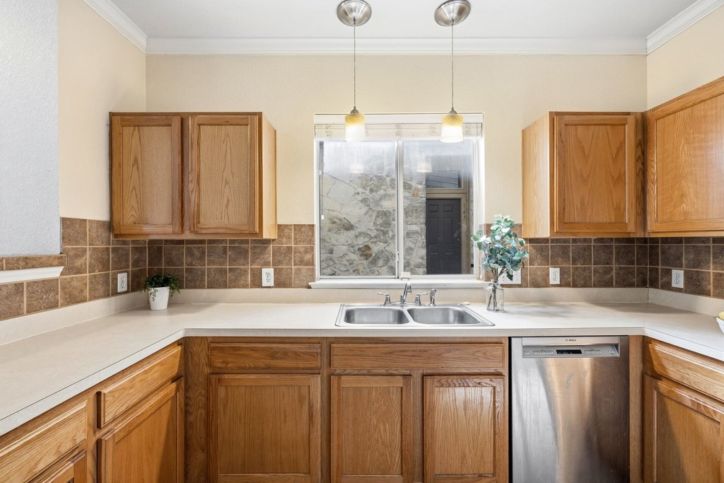 7501 Shadowridge Run, Unit 149 Austin, TX 78749 - Photo 7 of 23 counterspace