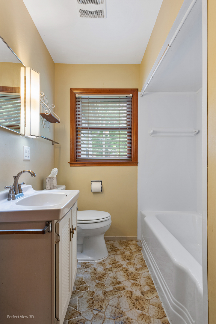 168 South Alfred Avenue Elgin, IL 60123 - Photo 11 of 15 a bathroom with a sink a toilet and tub