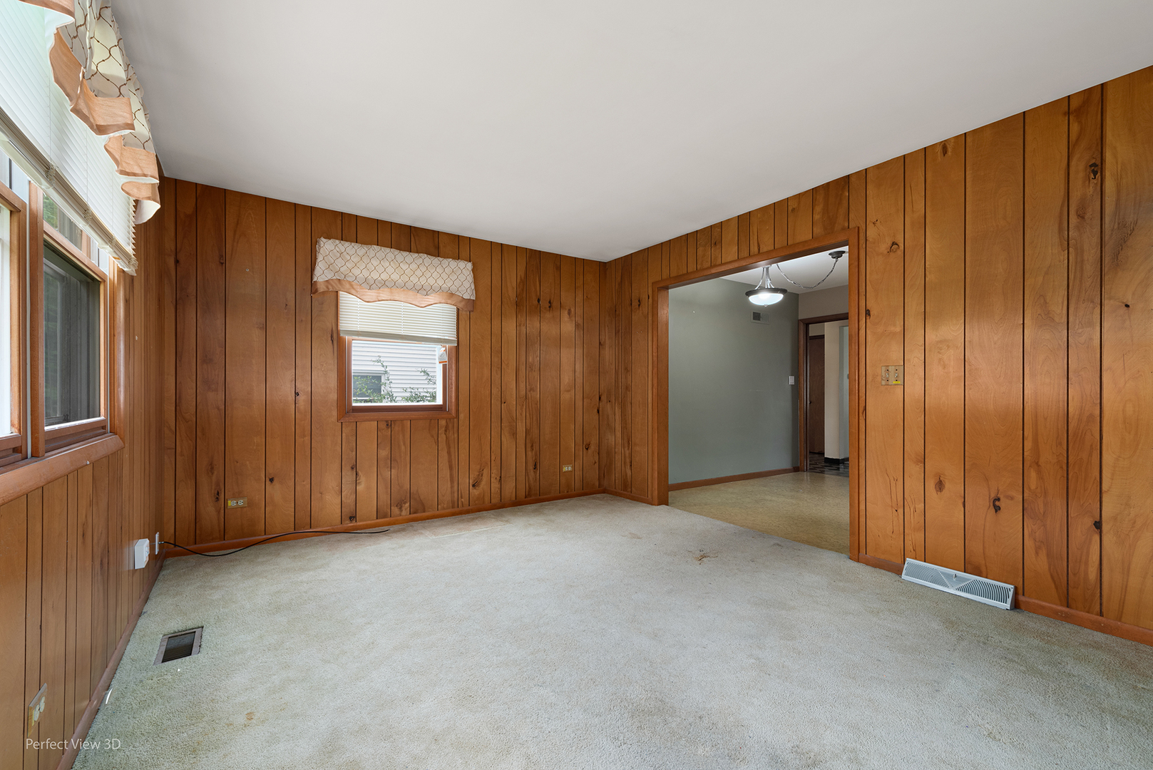 168 South Alfred Avenue Elgin, IL 60123 - Photo 13 of 15 an empty room with windows and closet