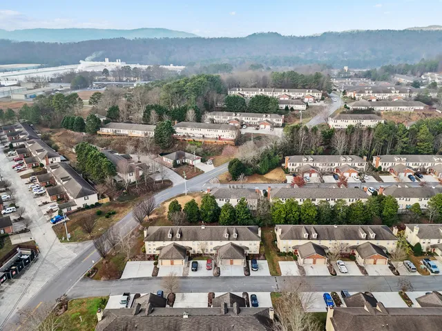 $289,000 | 1700 Willow Oaks Lane, Unit 25, Dalton, GA 30721