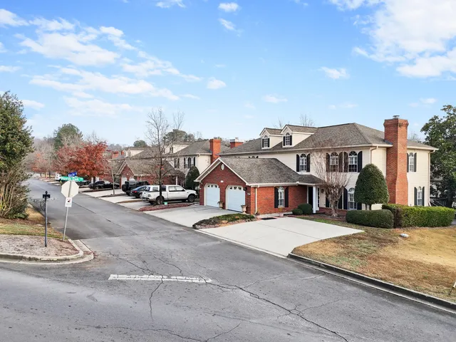 $289,000 | 1700 Willow Oaks Lane, Unit 25, Dalton, GA 30721