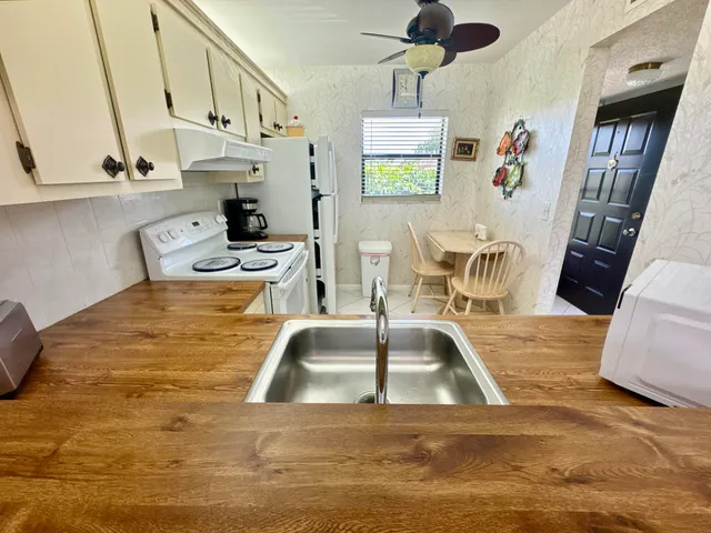 a view of a kitchen and dining room