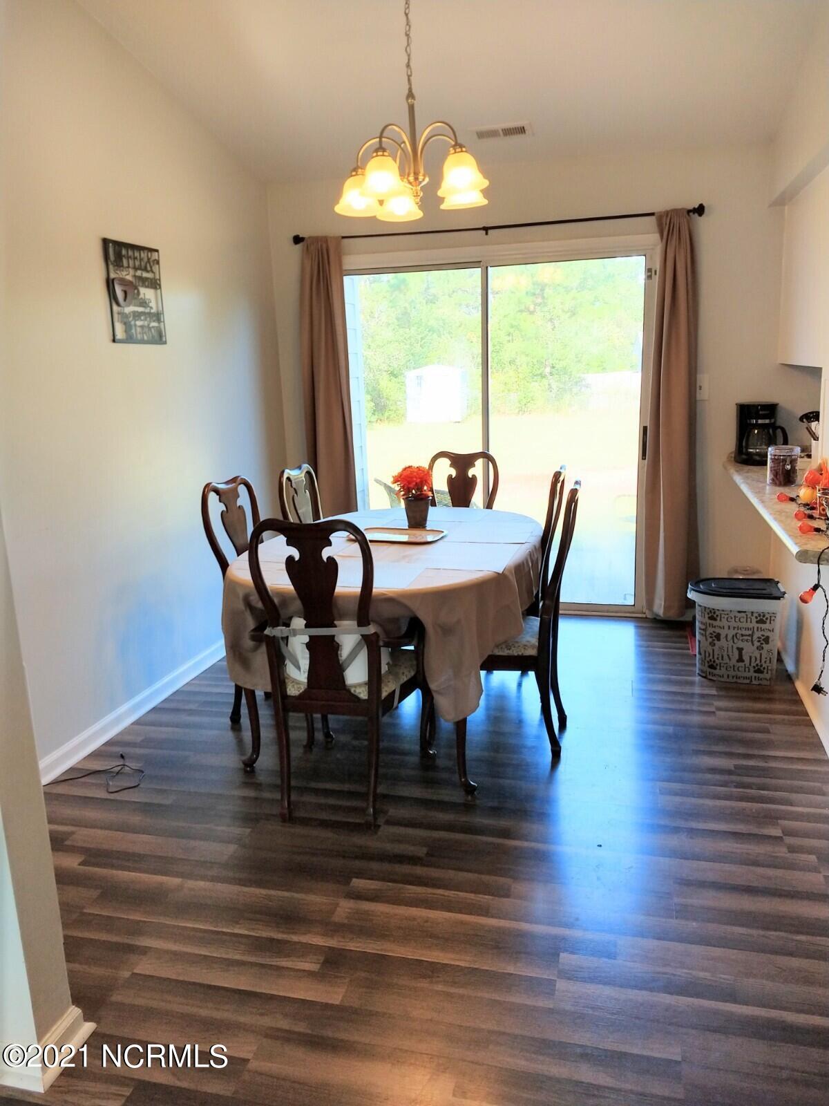 414 Oregon Trail Hubert, NC 28539 - Photo 6 of 22 Dining area