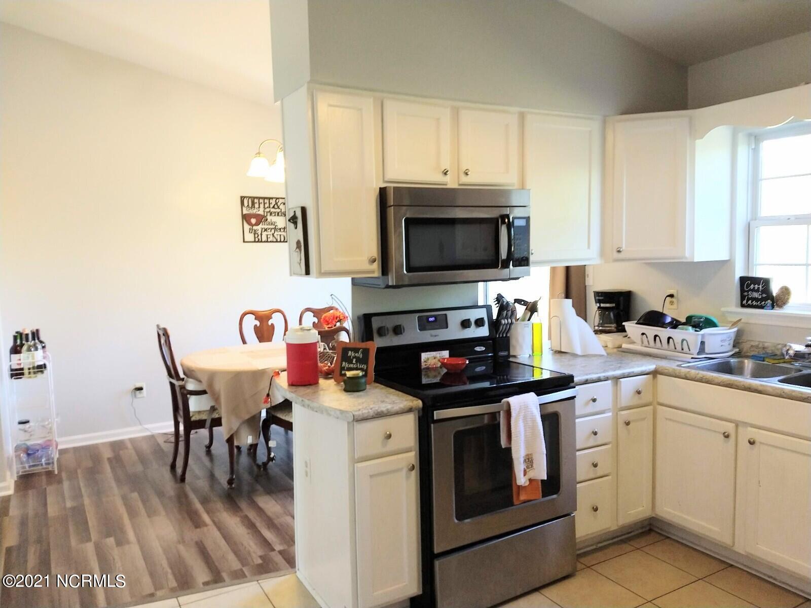 414 Oregon Trail Hubert, NC 28539 - Photo 9 of 22 Kitchen