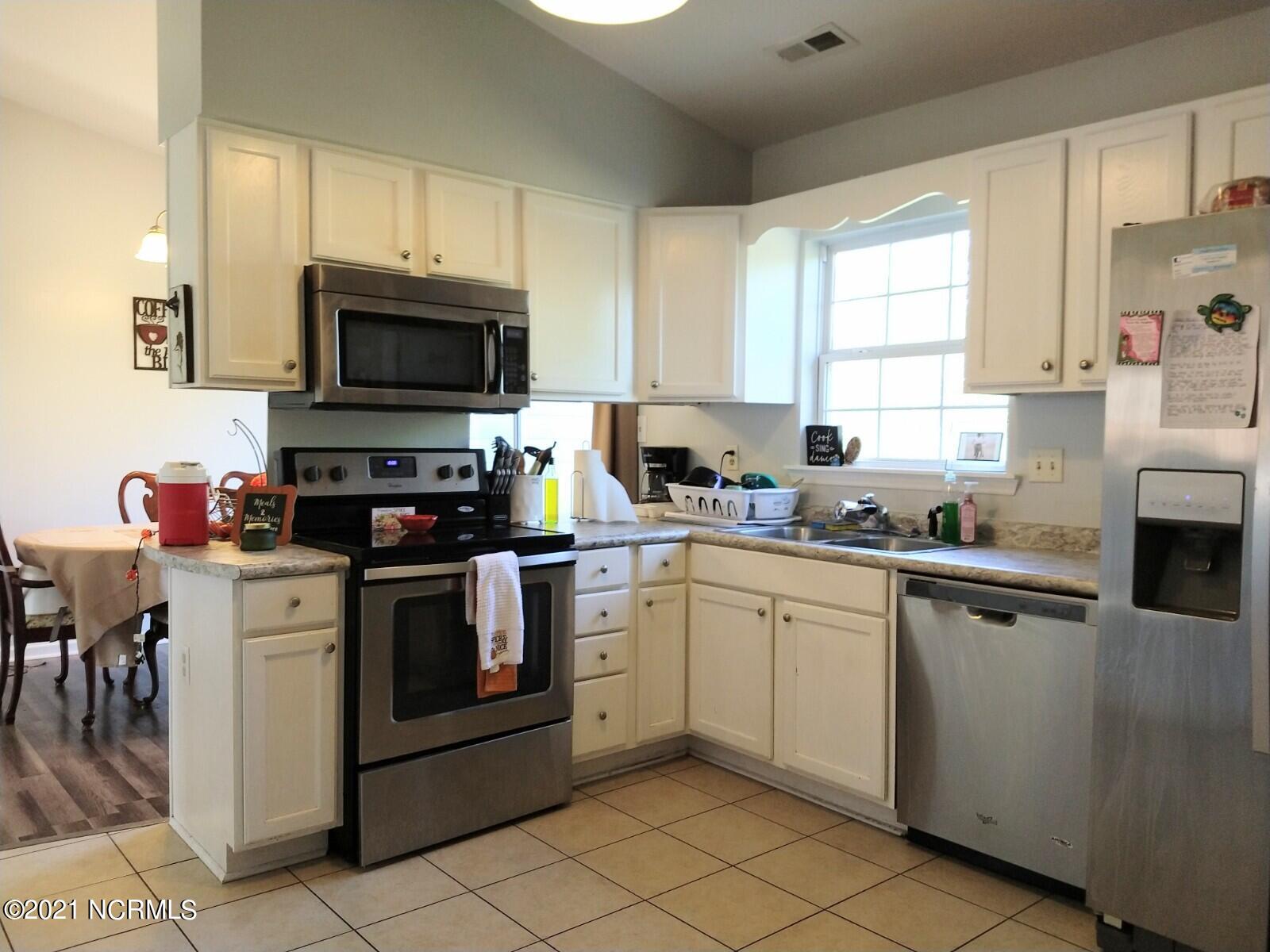 414 Oregon Trail Hubert, NC 28539 - Photo 10 of 22 Kitchen