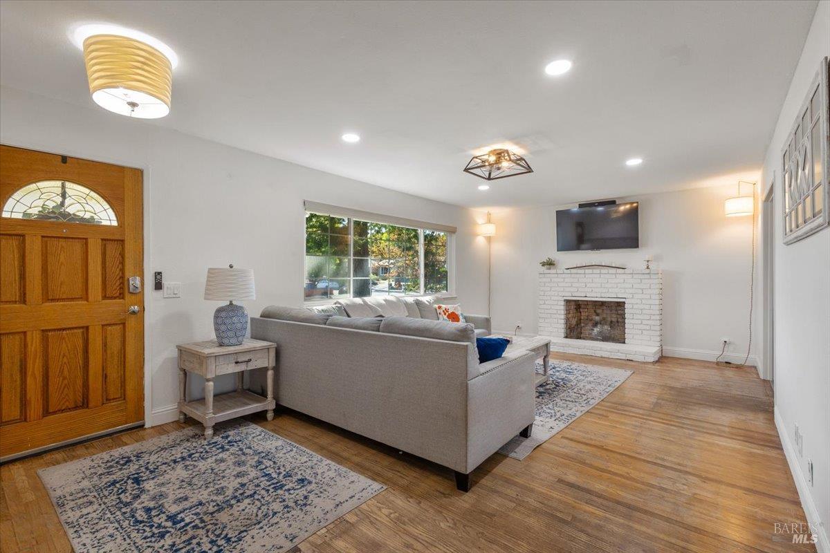 2216 Fremont Drive Santa Rosa, CA 95409 - Photo 6 of 36