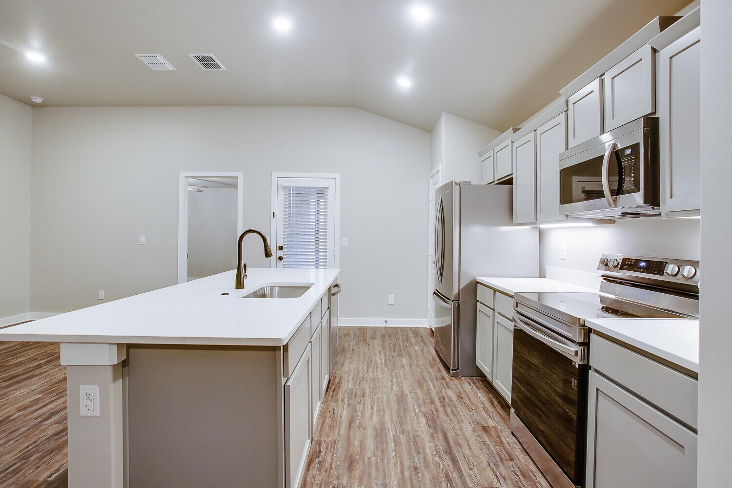 13702 Avenue R Lubbock, TX 79423 - Photo 6 of 18 l-205