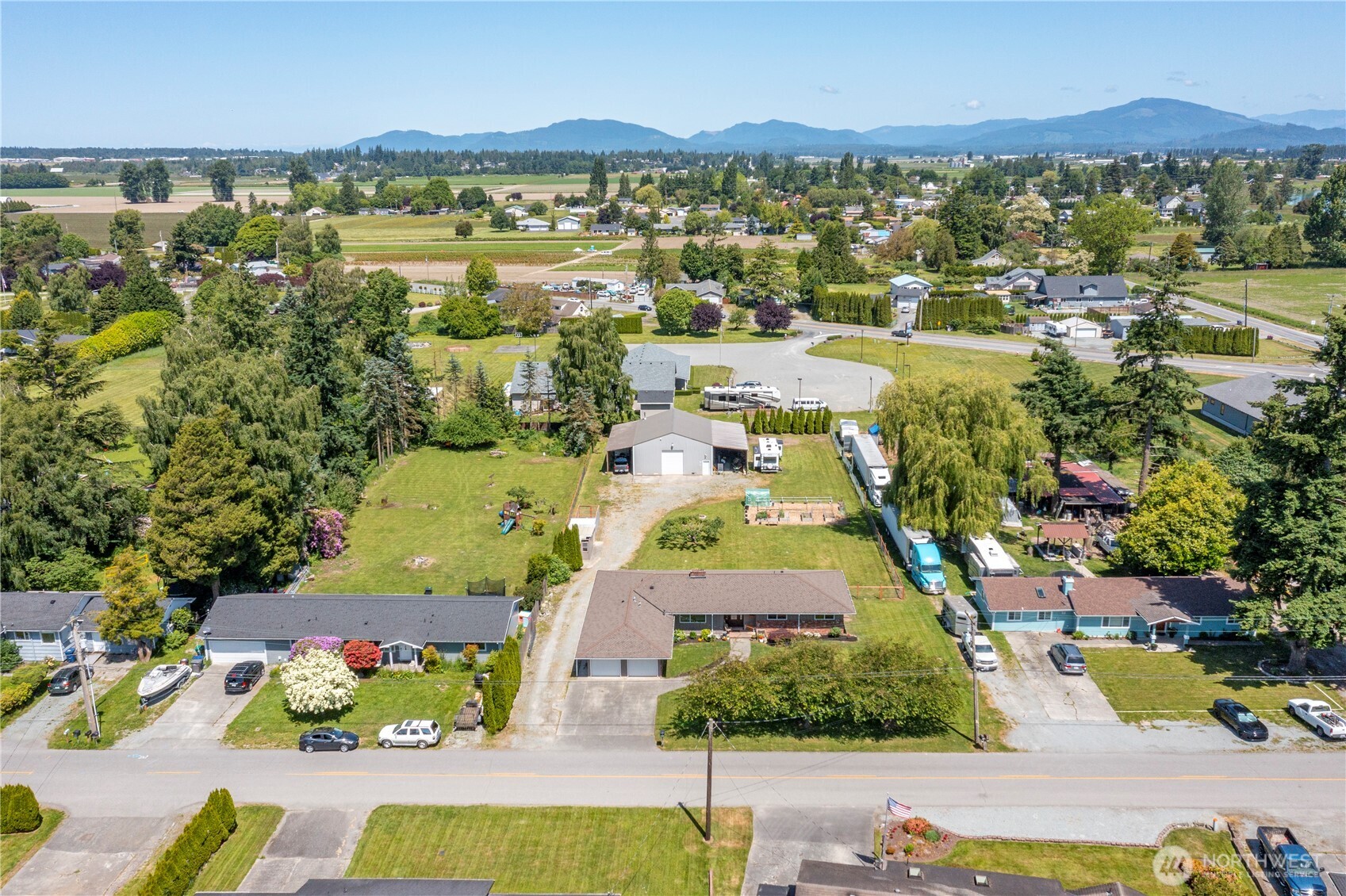 16909 Donnelly Road Mount Vernon, WA 98273 - Photo 2 of 34 Gallery Image 2