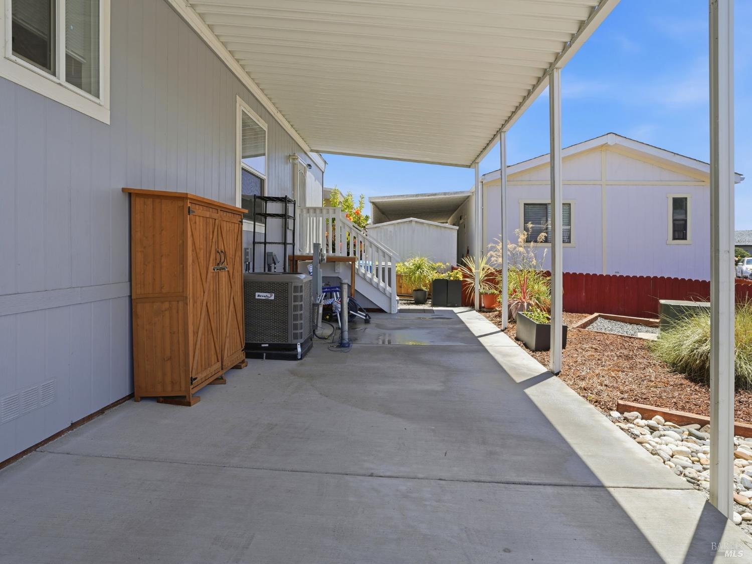 858 Mary Street Santa Rosa, CA 95403 - Photo 3 of 34