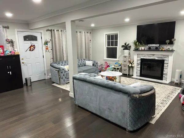 $779,999 | 11 Matthew Street, Farmingville, NY 11738