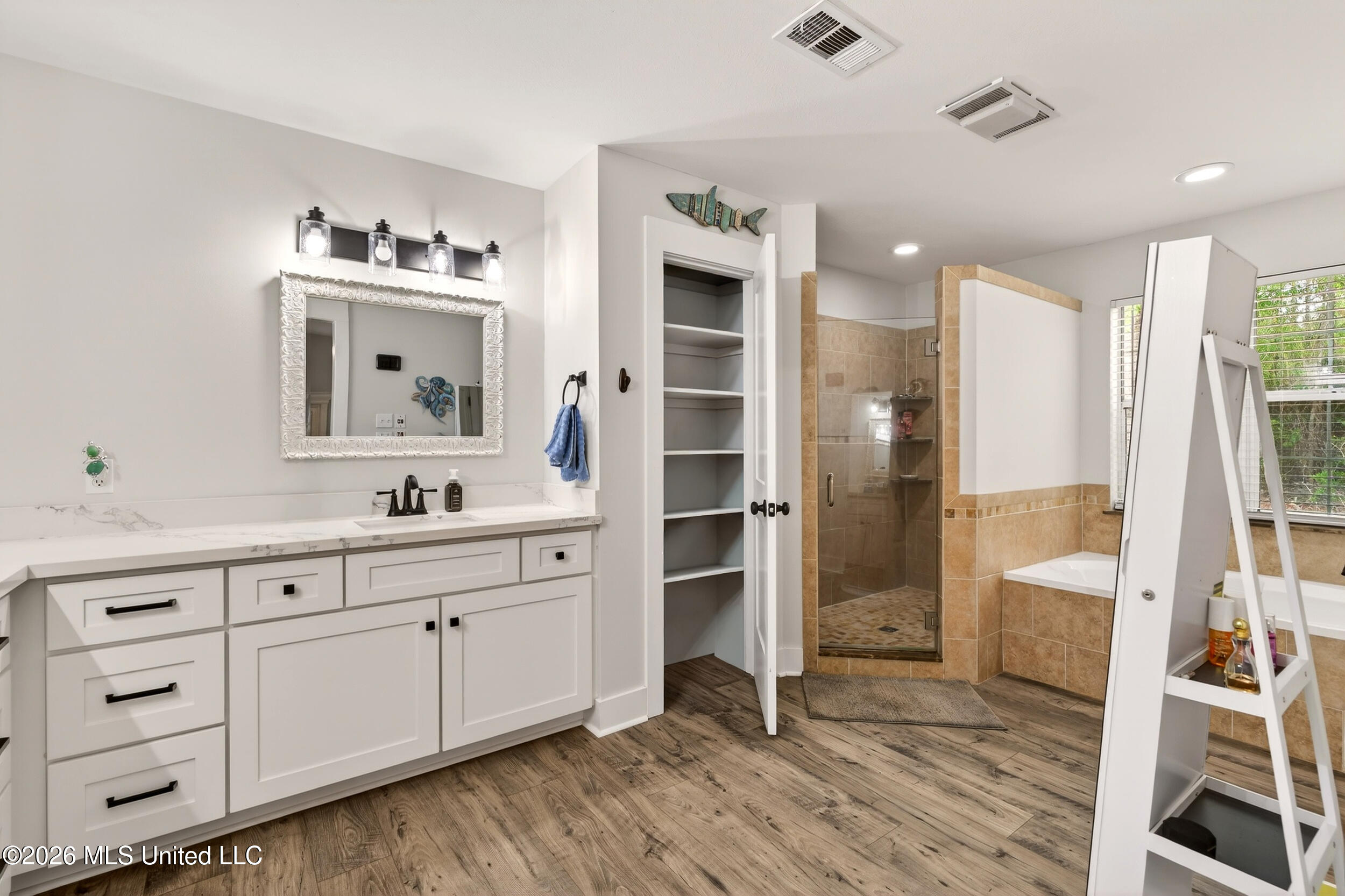 8007 Fishook Lane Picayune, MS 39466 - Photo 21 of 58 33_masterbathroom1.2