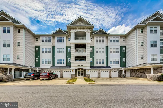 $389,500 | 13801 Belle Chasse Boulevard, Unit 212, Laurel, MD 20707