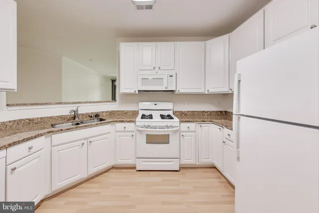 $389,500 | 13801 Belle Chasse Boulevard, Unit 212, Laurel, MD 20707