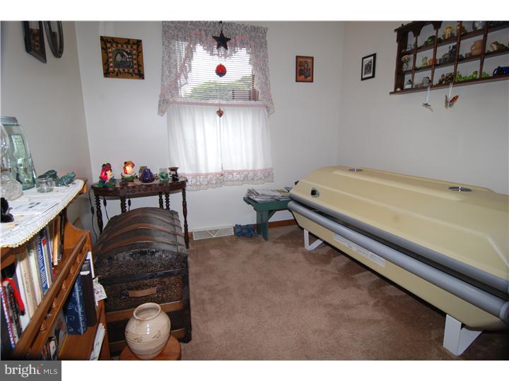 527 Calco Avenue Sinking Spring, PA 19608 - Photo 11 of 25 Bedroom 3