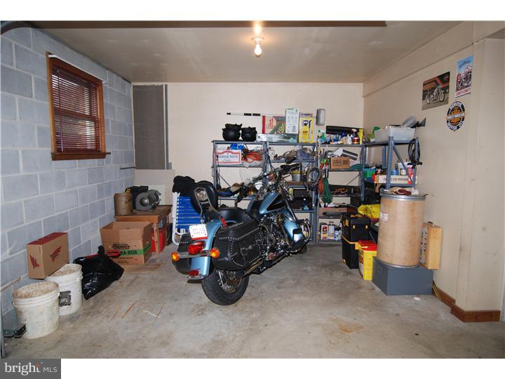 527 Calco Avenue Sinking Spring, PA 19608 - Photo 15 of 25 Garage
