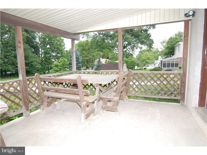 527 Calco Avenue Sinking Spring, PA 19608 - Photo 16 of 25 Deck