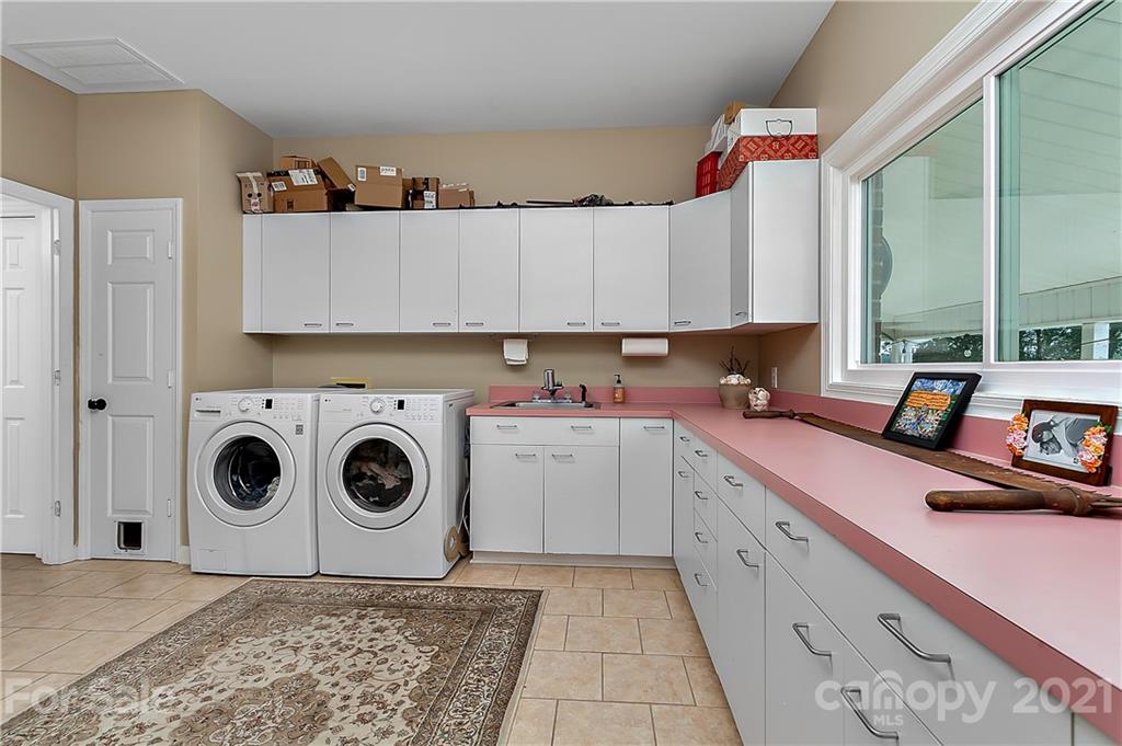 7321 Morgan Mill Road Monroe, NC 28110 - Photo 22 of 37 a view of a kitchen with sink washer and dryer