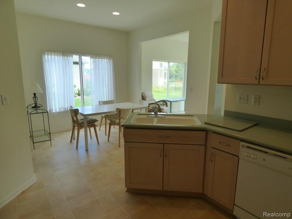 2165 Lagoon Drive Rochester Hills, MI 48309 - Photo 11 of 25