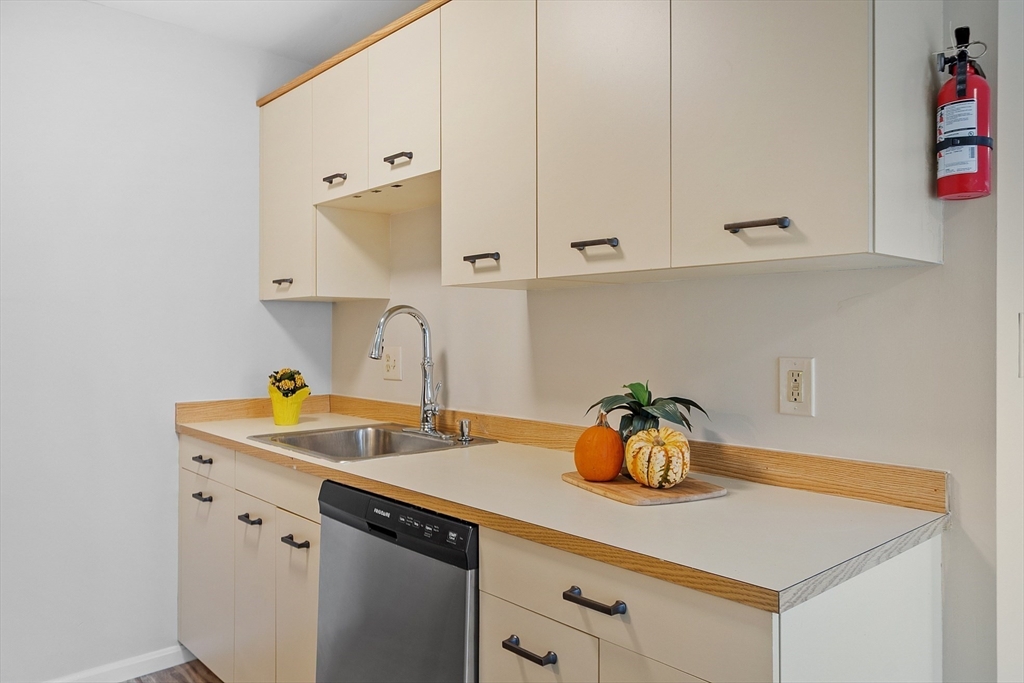 20 Knox Street, Unit 43 Lawrence, MA 01841 - Photo 7 of 30