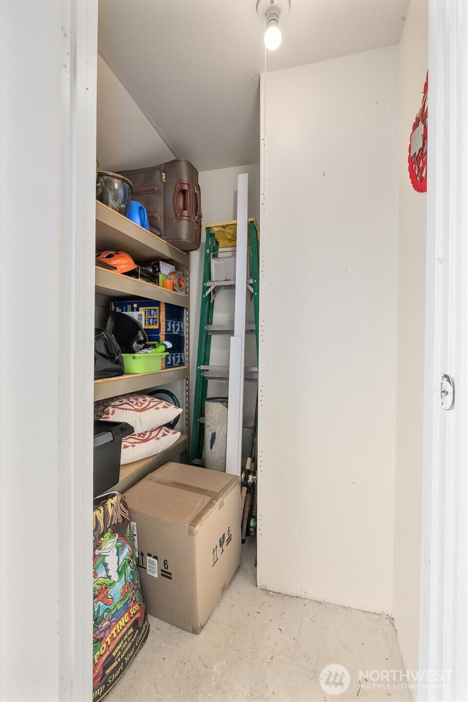 12404 East Gibson Road, Unit H301 Everett, WA 98204 - Photo 28 of 36 a utility room with dryer and washer