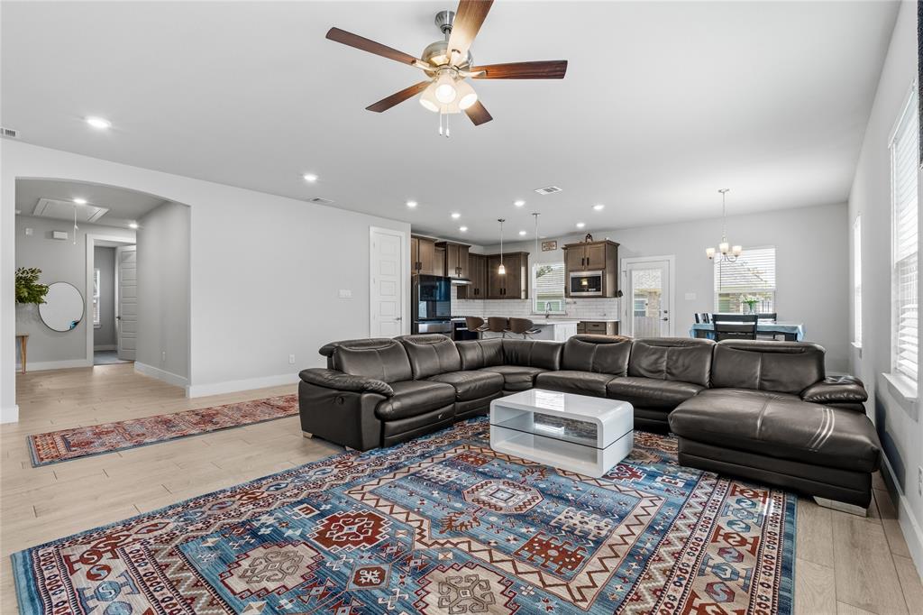 411 West Harwood Road Euless, TX 76039 - Photo 13 of 40