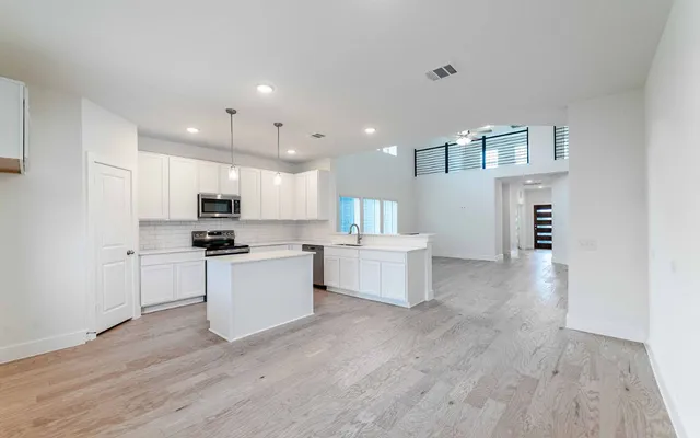 $432,816 | 117 Cougar Hl Drive, Jarrell, TX 76537