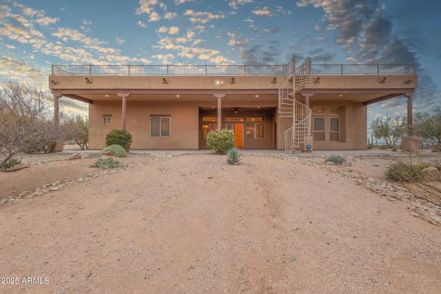 a view of a back yard of the building