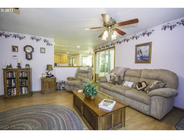 134 Longhorn Road Amboy, WA 98601 - Photo 11 of 16 Family Room