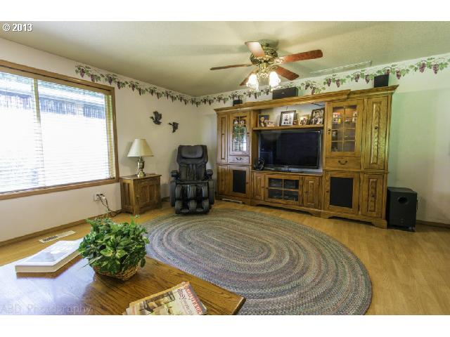 134 Longhorn Road Amboy, WA 98601 - Photo 12 of 16 Family Room