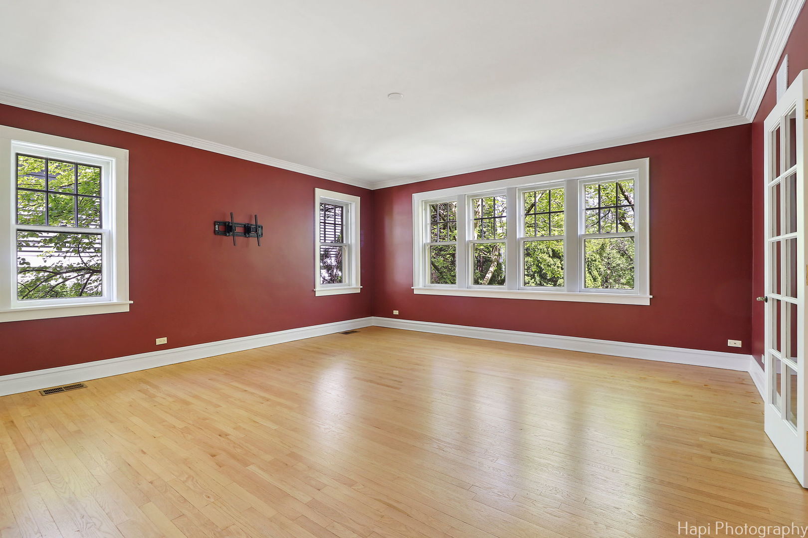 1403 Glenview Road Glenview, IL 60025 - Photo 21 of 62 a view of an empty room with windows