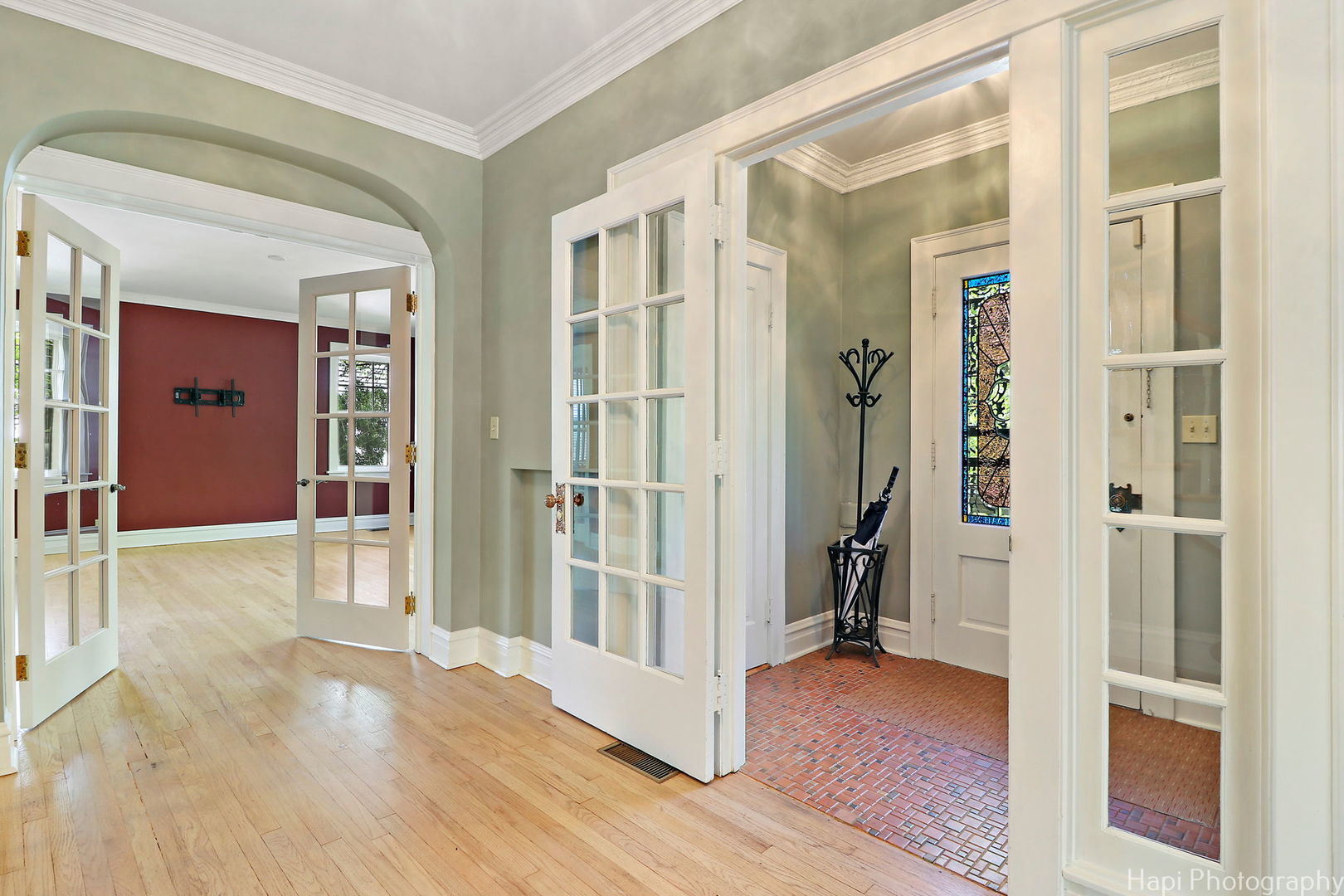 1403 Glenview Road Glenview, IL 60025 - Photo 4 of 62 a view of a hallway with wooden floor and entryway