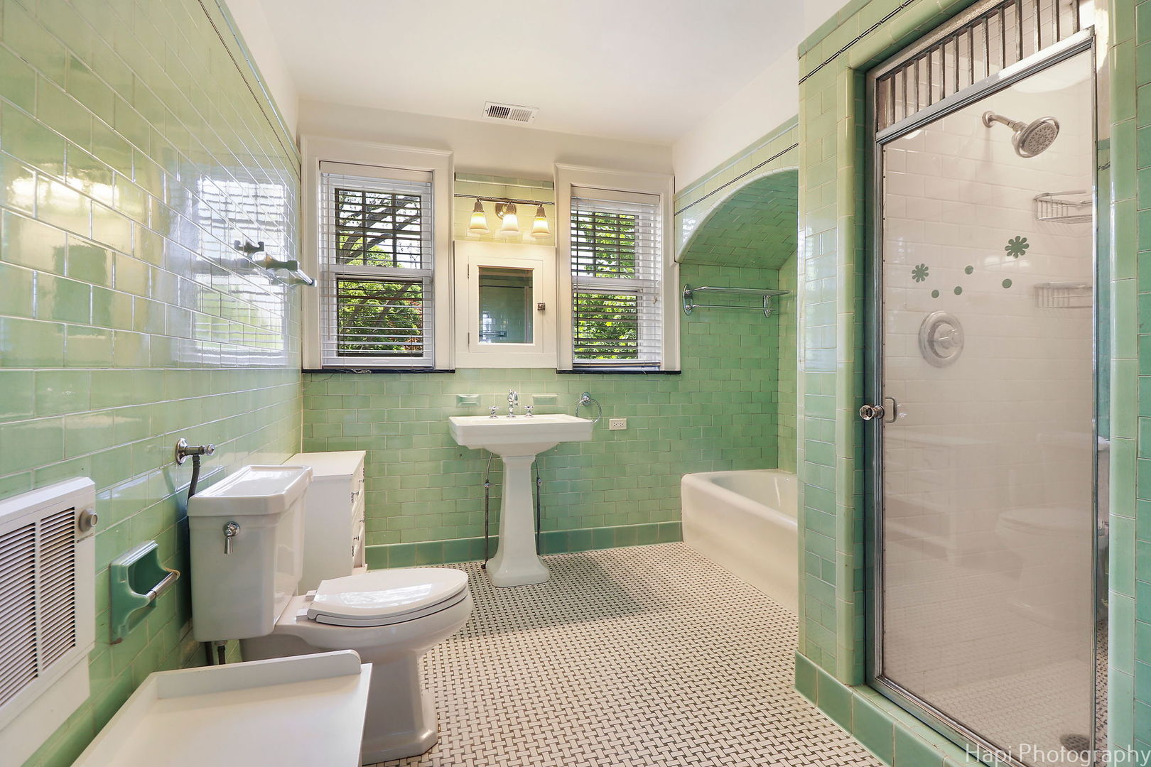1403 Glenview Road Glenview, IL 60025 - Photo 45 of 62 a bathroom with a toilet a sink and a shower