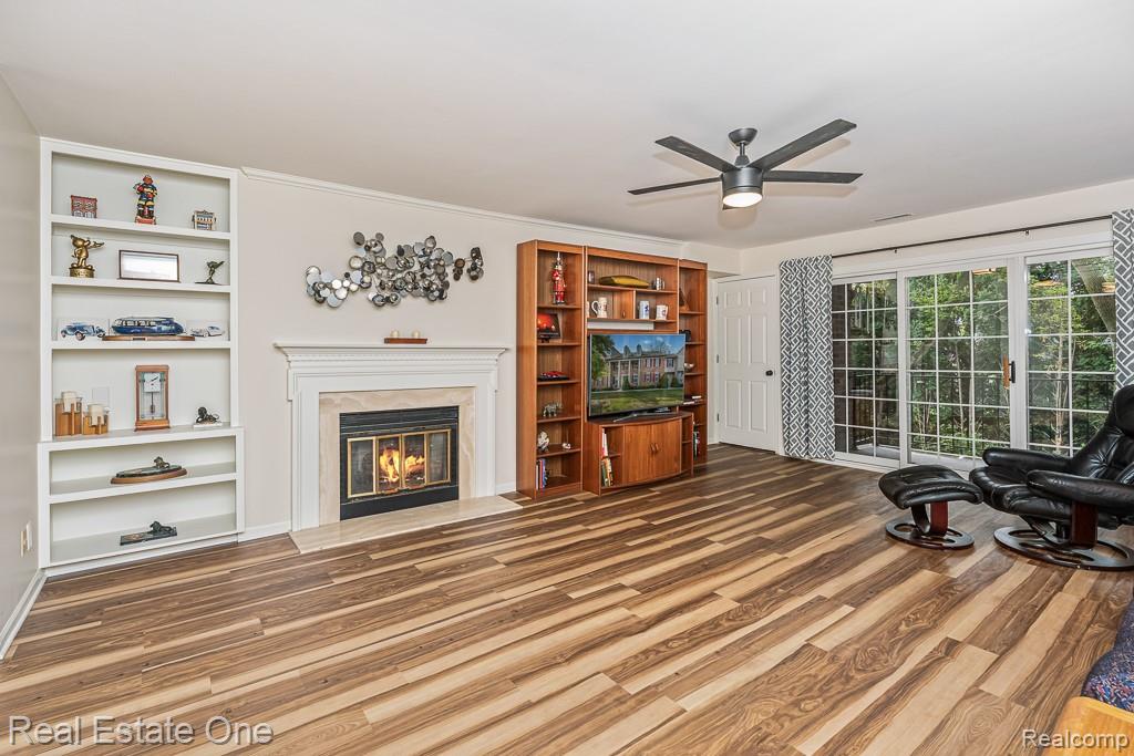 1665 Huntington Park, Unit E Rochester, MI 48309 - Photo 3 of 40