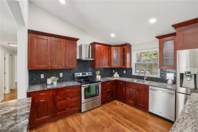 $565,000 | 10405 Meadow Crest Lane, Alpharetta, GA 30022