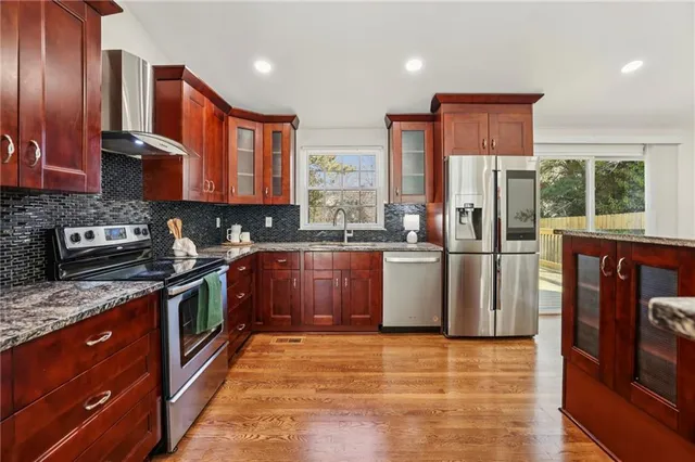 $565,000 | 10405 Meadow Crest Lane, Alpharetta, GA 30022