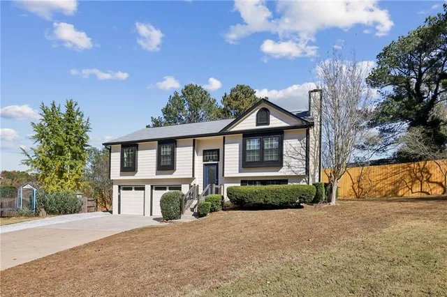 $565,000 | 10405 Meadow Crest Lane, Alpharetta, GA 30022